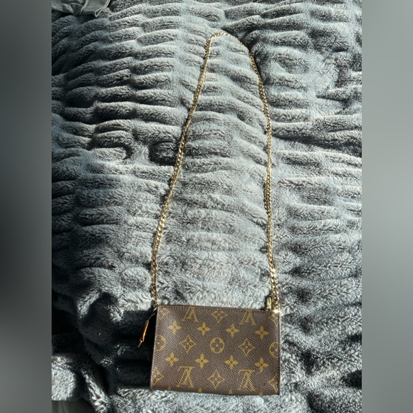 Louis Vuitton Monogram Pochette Small - Picture 7 of 10